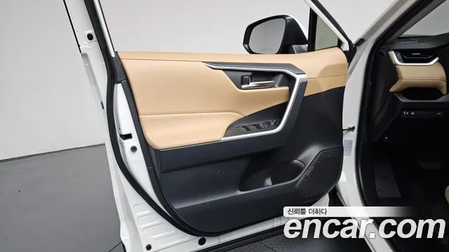 Toyota RAV4 — Фото автомобиля 24