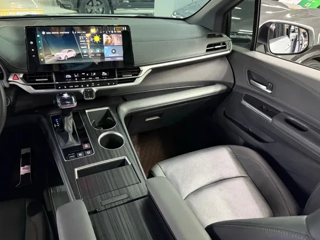 Toyota Sienna — Фото автомобиля 13
