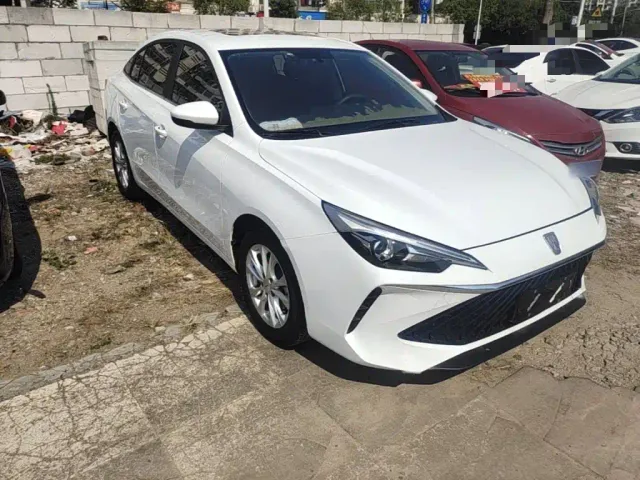 Roewe i5 — Фото автомобиля 3