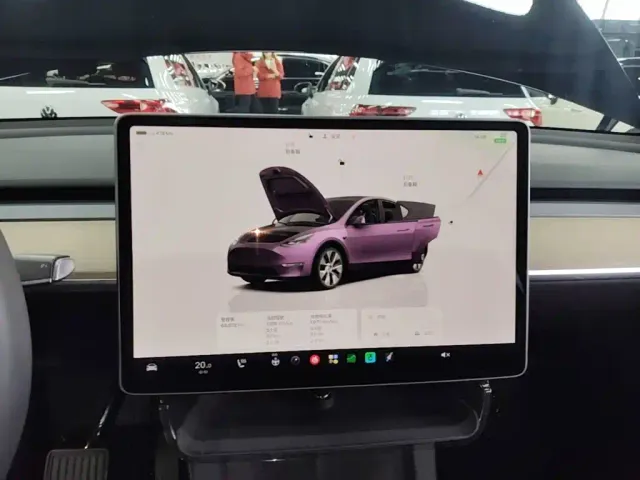 Tesla Model Y — Фото автомобиля 12