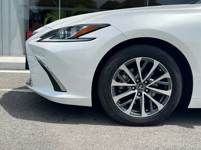 Lexus ES — Фото автомобиля 7