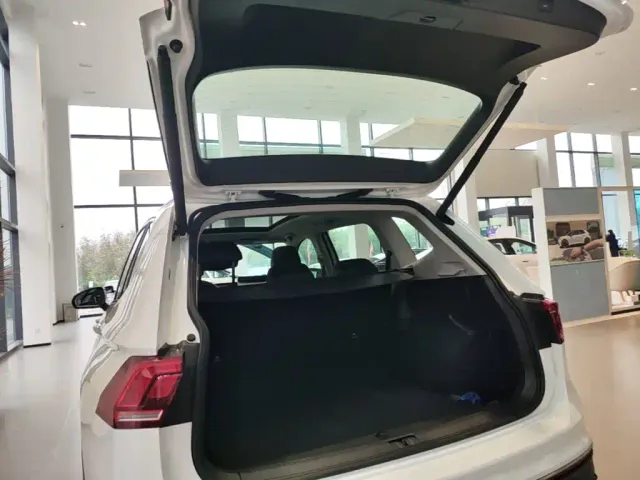Volkswagen Tiguan L — Фото автомобиля 18