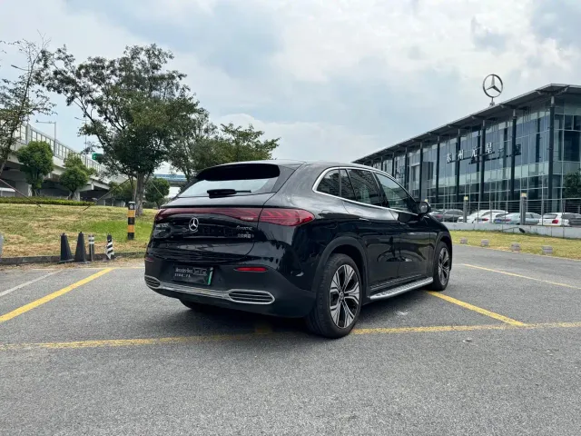 Mercedes-Benz EQE SUV — Фото автомобиля 20