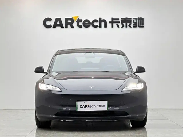 Tesla Model 3 — Фото автомобиля 7