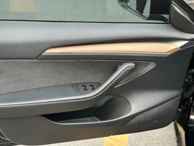 Tesla Model 3 — Фото автомобиля 5
