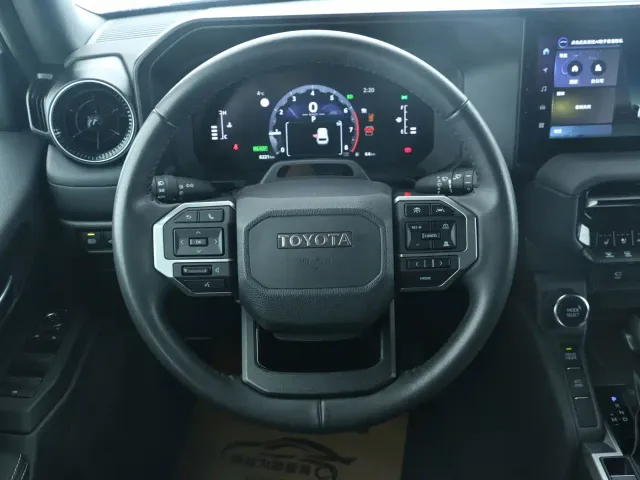 Toyota Prado — Фото автомобиля 6