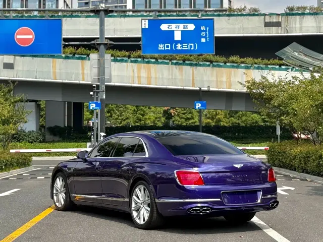 Bentley Flying Spur — Фото автомобиля 9