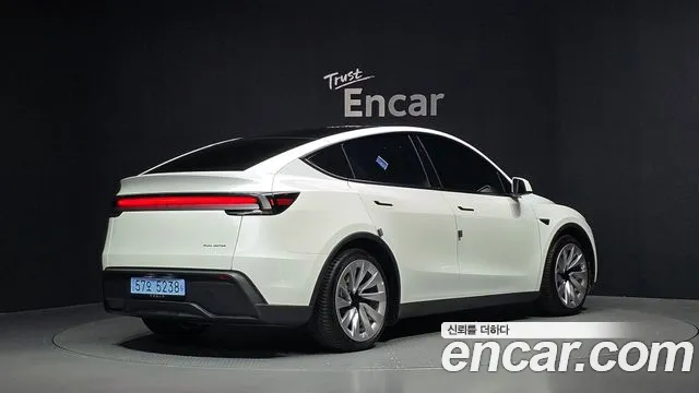Tesla Model Y — Фото автомобиля 2