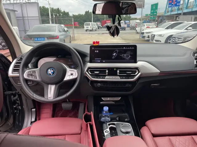 BMW iX3 — Фото автомобиля 6