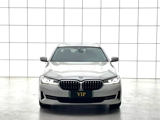 BMW 5 Series — Фото автомобиля 3