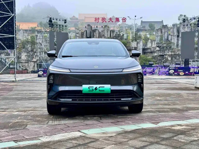 Фотография автомобиля — Dongfeng Aeolus L8