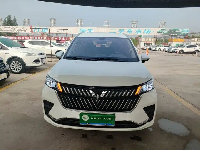 Wuling Jiachen — Фото автомобиля 2