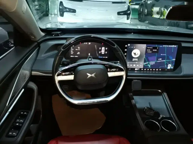 Xpeng P7 — Фото автомобиля 10