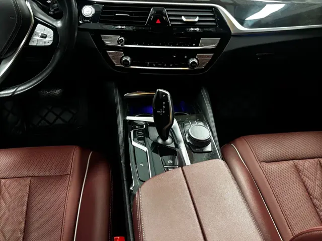 BMW 5 Series — Фото автомобиля 15