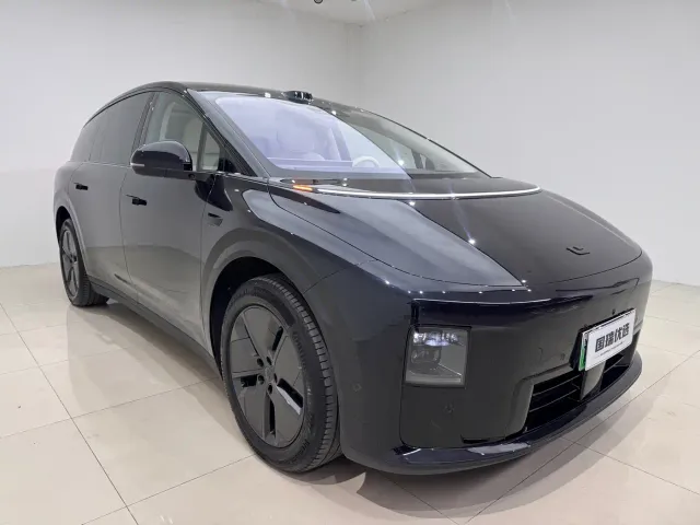 Li Auto i8 — Фото автомобиля 3
