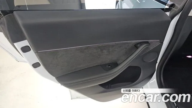 Tesla Model Y — Фото автомобиля 14