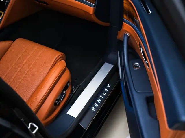 Bentley Flying Spur — Фото автомобиля 10