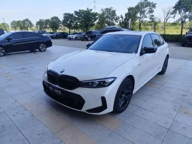 Фотография автомобиля — BMW 3 Series