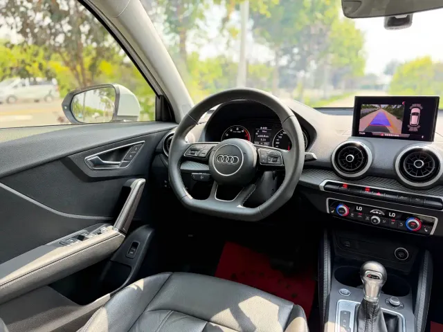 Audi Q2L — Фото автомобиля 12