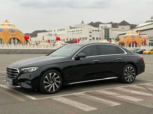 Фотография автомобиля — Mercedes-Benz E-Class