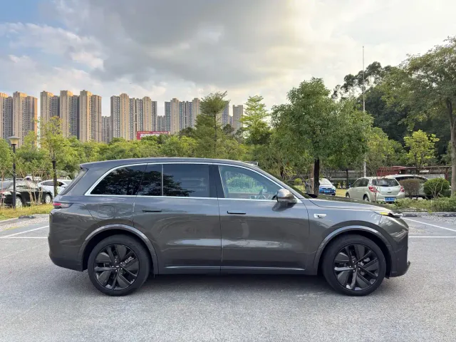 Li Auto L8 — Фото автомобиля 5