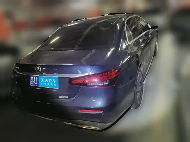 Mercedes-Benz E-Class — Фото автомобиля 2