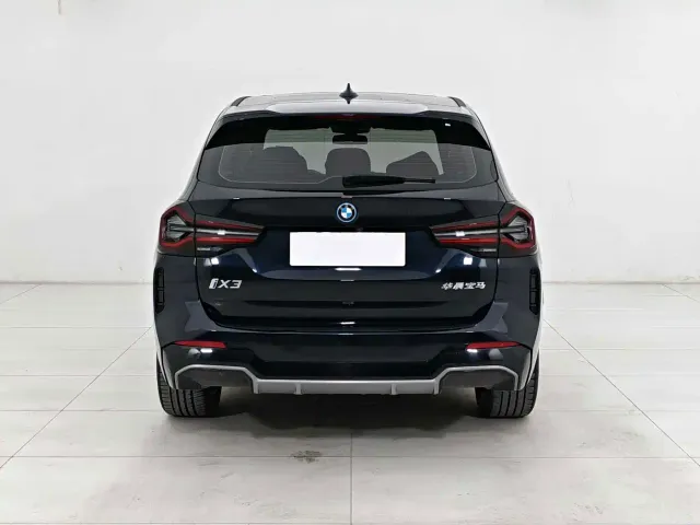 BMW iX3 — Фото автомобиля 5