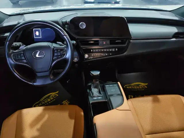 Lexus ES — Фото автомобиля 12