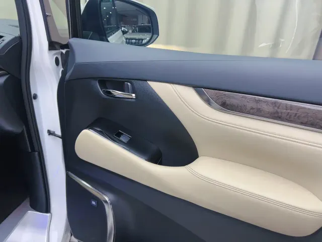 Toyota Vellfire — Фото автомобиля 7