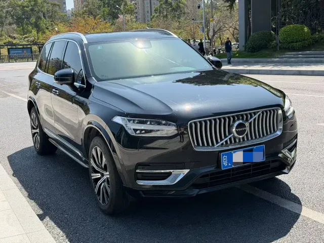 Volvo XC90 — Фото автомобиля 2