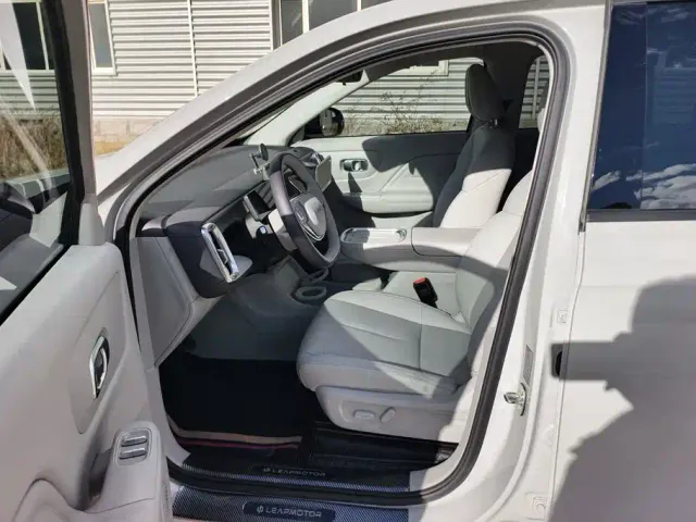 Leapmotor B10 — Фото автомобиля 9