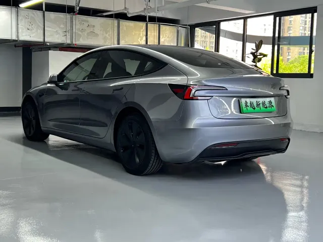 Tesla Model 3 — Фото автомобиля 13