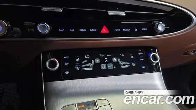 Genesis GV70 2.5T Бензин AWD — Фото автомобиля 29