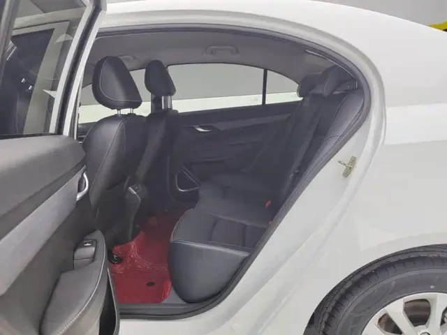 Geely Emgrand — Фото автомобиля 11