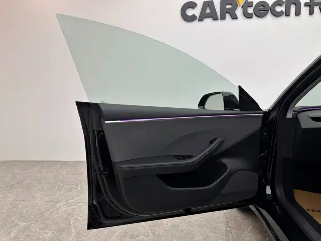 Tesla Model 3 — Фото автомобиля 15