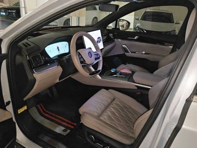 BYD Tang — Фото автомобиля 5