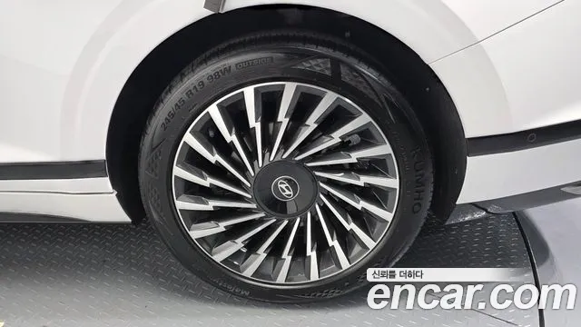 Hyundai Grandeur Grandeur (GN7) 2.5 Бензин 2WD — Фото автомобиля 17
