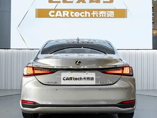 Lexus ES — Фото автомобиля 5