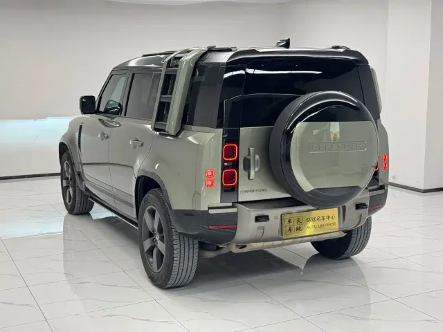 Land Rover Defender — Фото автомобиля 22