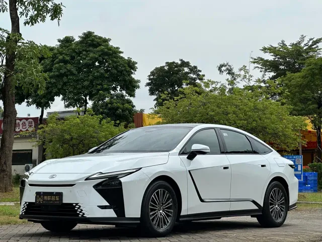 Фотография автомобиля — Lexus ES