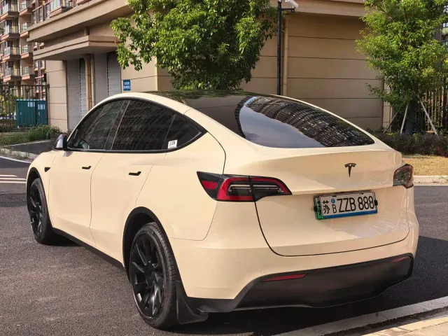 Tesla Model Y — Фото автомобиля 6