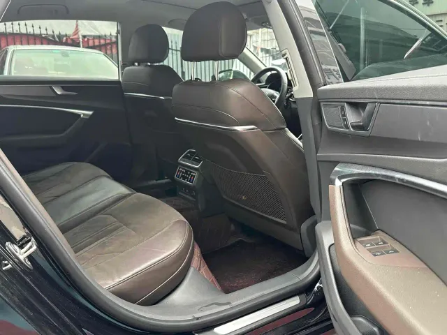 Audi A7L — Фото автомобиля 10