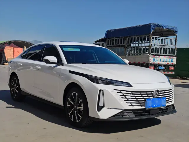 Changan Eado — Фото автомобиля 3