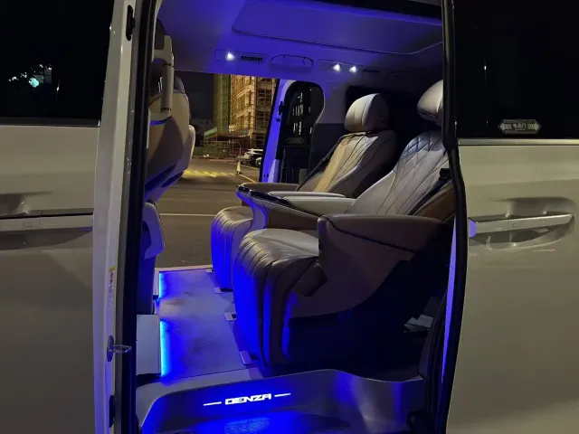 Denza Denza D9 2022 DM-i 1040 Premium — Фото автомобиля 4
