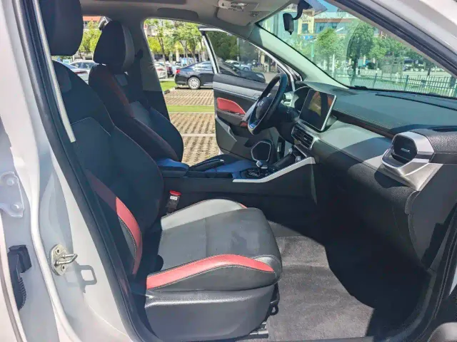 Geely Binyue — Фото автомобиля 8