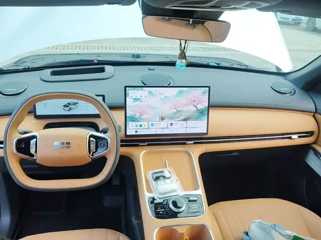 Geely Galaxy Starship 7 EM-i — Фото автомобиля 9