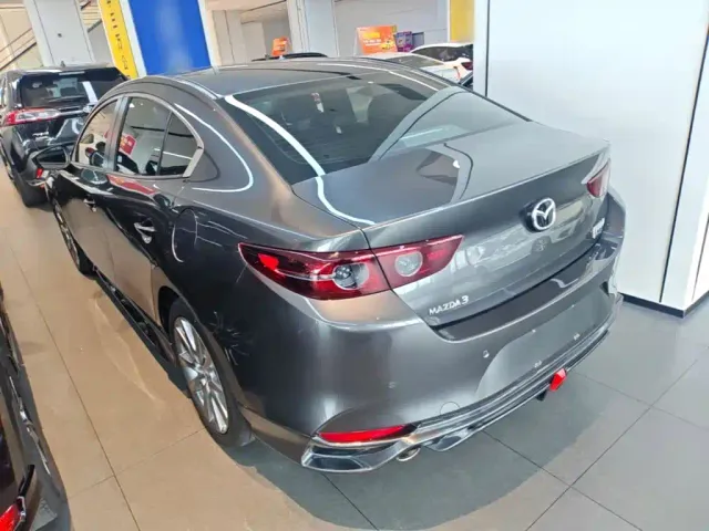 Mazda Axela — Фото автомобиля 4