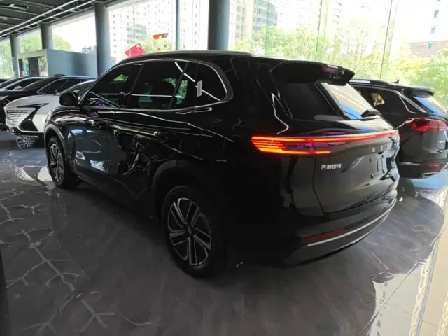 Geely Galaxy Starship 7 EM-i — Фото автомобиля 4