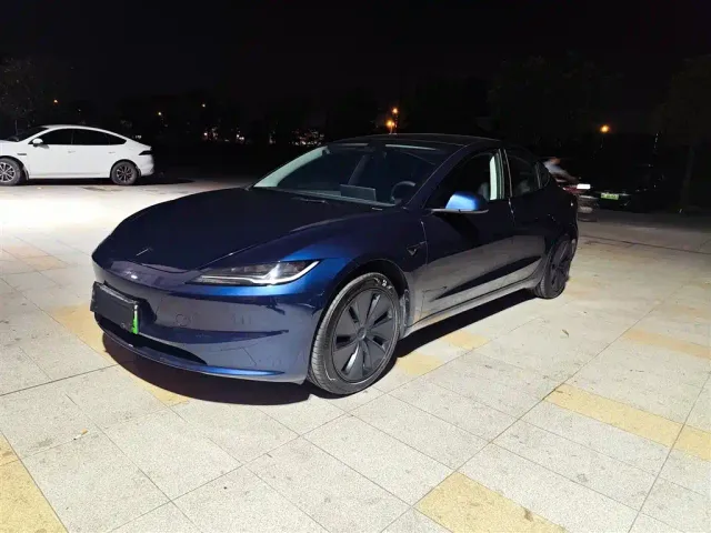 Фотография автомобиля — Tesla Model 3