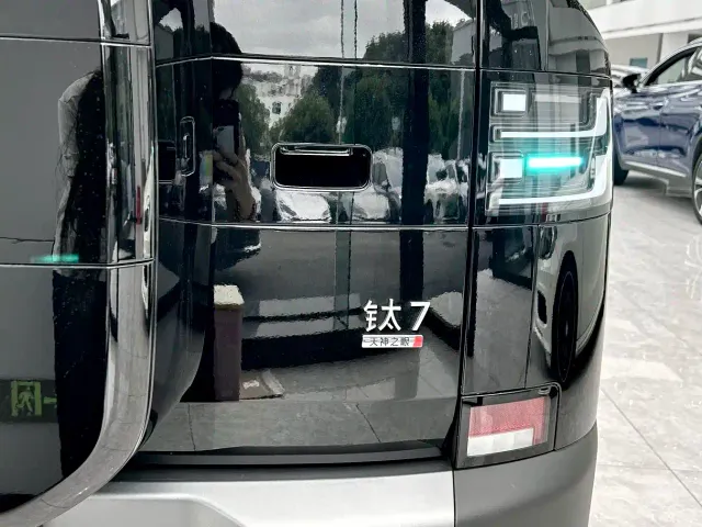 BYD FangChengBao Titanium 7 — Фото автомобиля 8